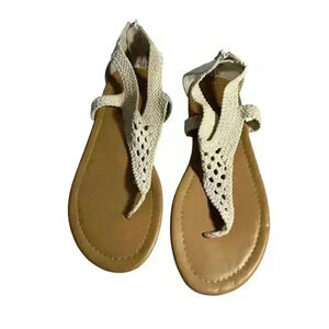 Maurices 9M Flip Flop Sandals Zip Up Back Beige